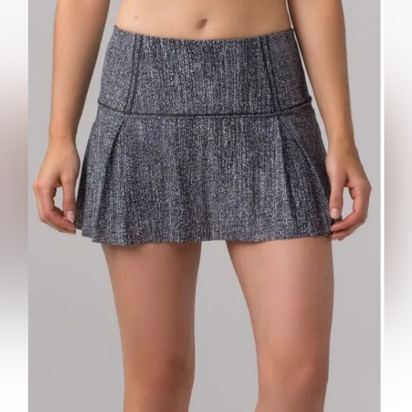 Lululemon Lost In Pace  13” Skirt Skort Salt Alpine White Black Size 4 - Picture 3 of 12